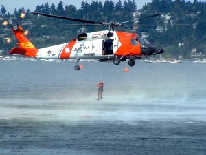 US_Coast_Guard_helicopter_rescue_demonstration